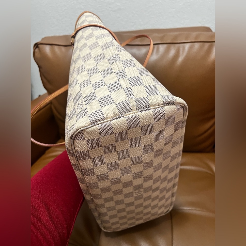 Lv - Picture 6 of 9